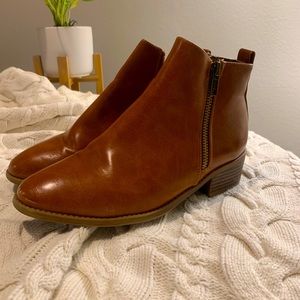 Size 5.5 Brown pleather booties